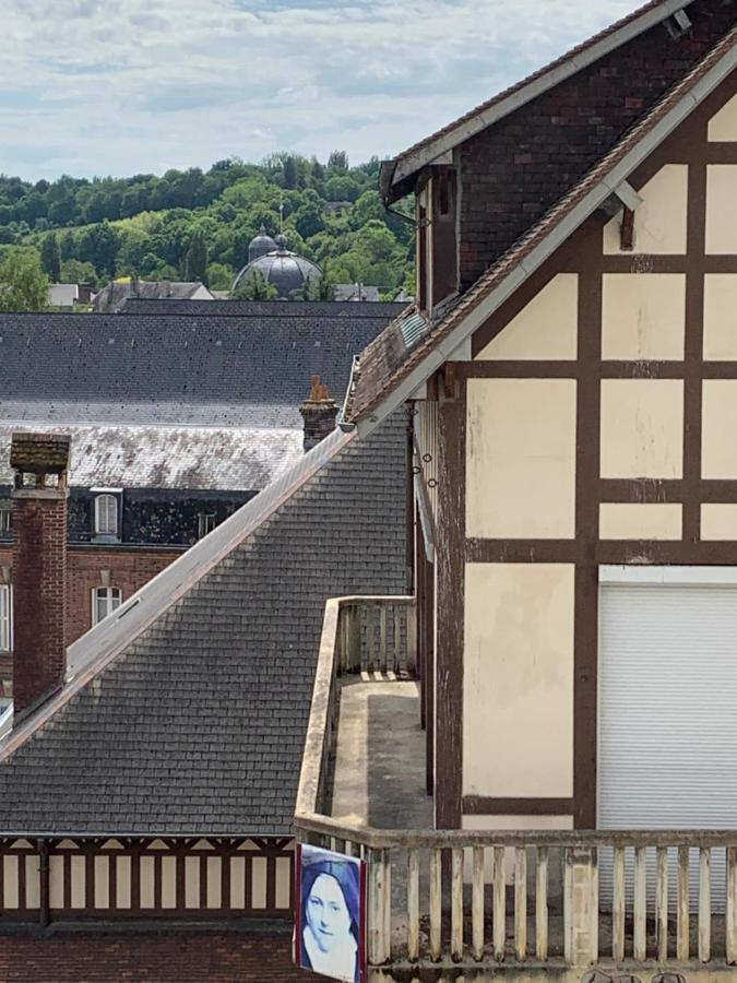 Au Coeur De Lisieux 83 M2 Et Vue Sur La Basilique Apartment ภายนอก รูปภาพ