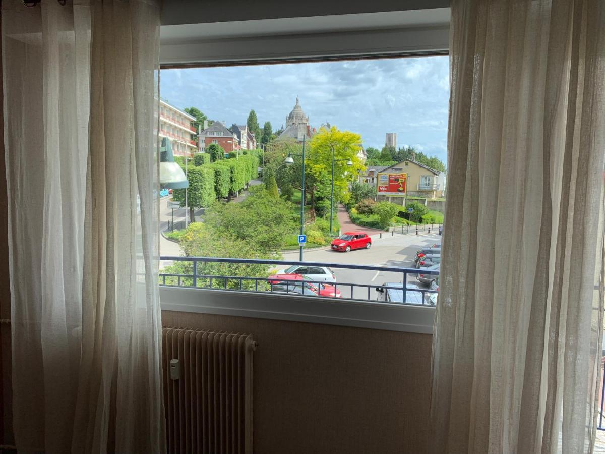 Au Coeur De Lisieux 83 M2 Et Vue Sur La Basilique Apartment ภายนอก รูปภาพ
